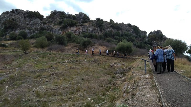 Κατευθυνόμενοι στη πάνω πόλη.