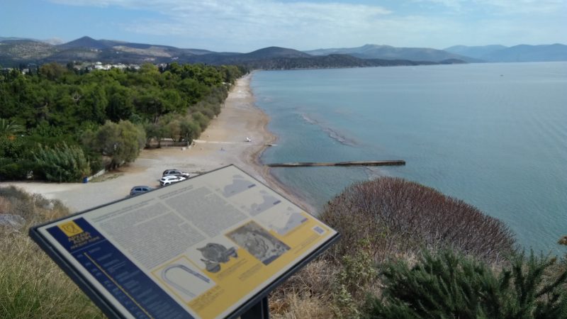 Άποψη της παραλίας του Δρεπάνου από την ακρόπολη.